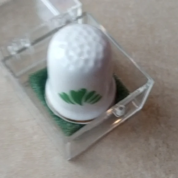 Assorted Collectible Thimbles Set - Picture 14 of 16